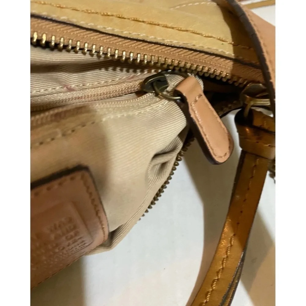 Coach vintage distressed leather beige crossbody handbag
